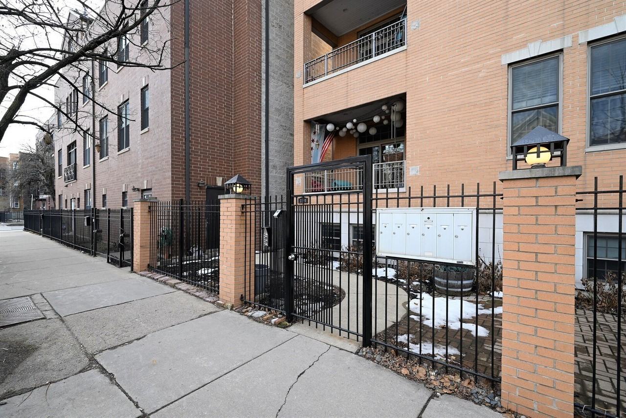 2108 N California Ave #3R - Photo 2 of 26