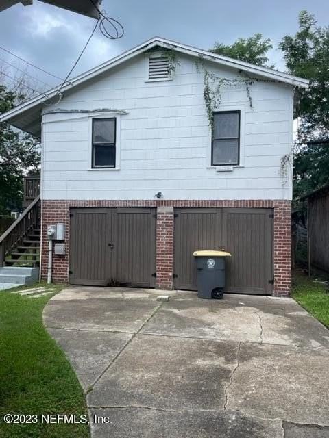 2135 Dellwood Ave - Photo 2 of 9