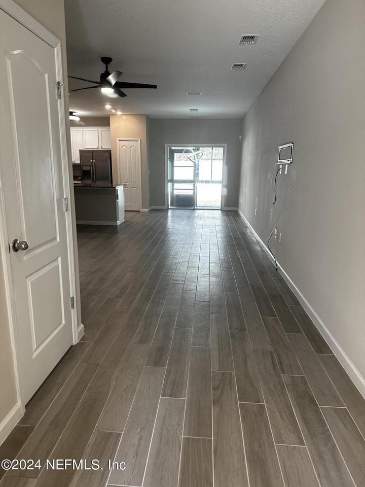 7371 Palm Hills Dr - Photo 6 of 50