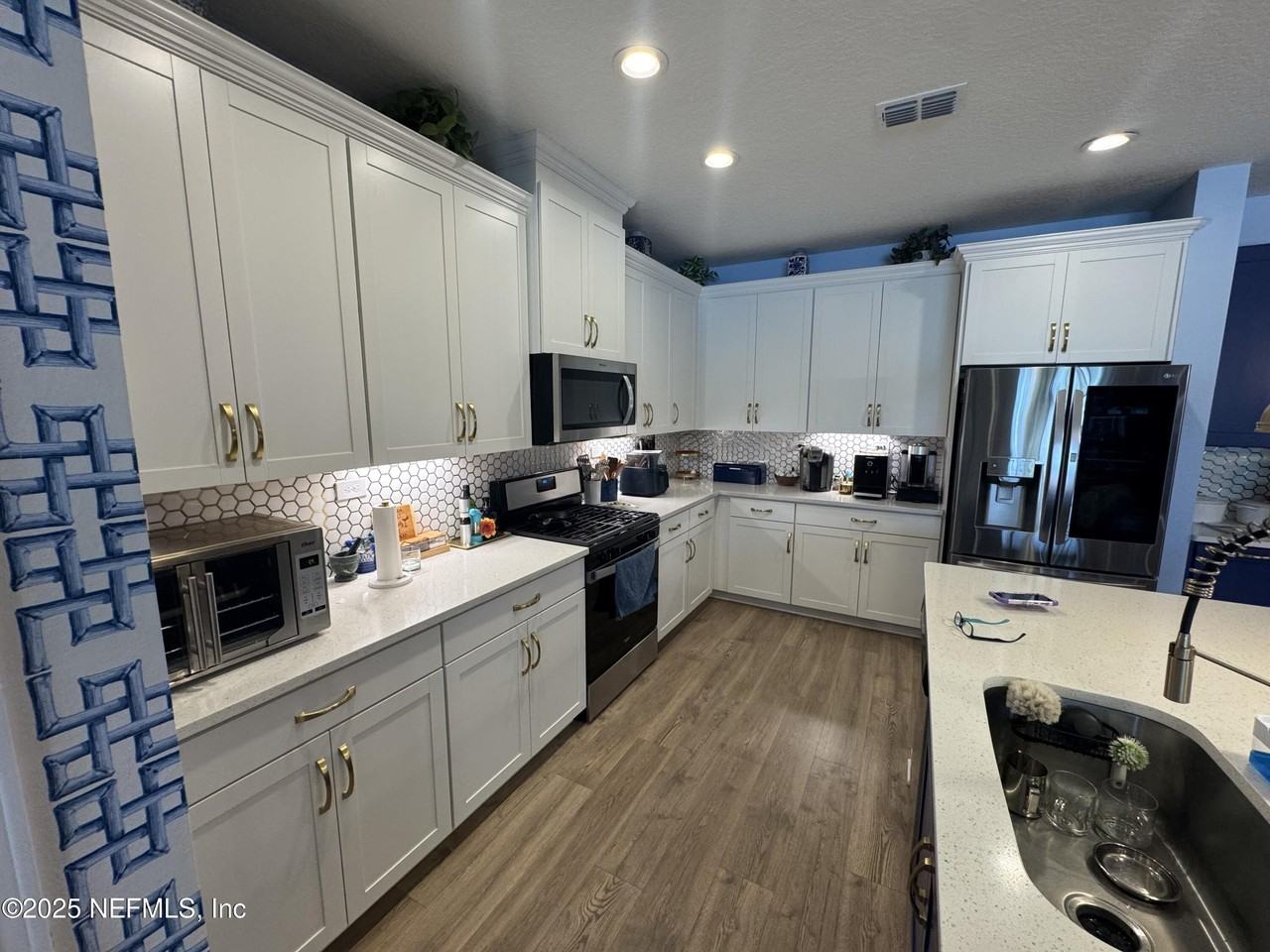 554 Pine Bluff Dr - Photo 2 of 36
