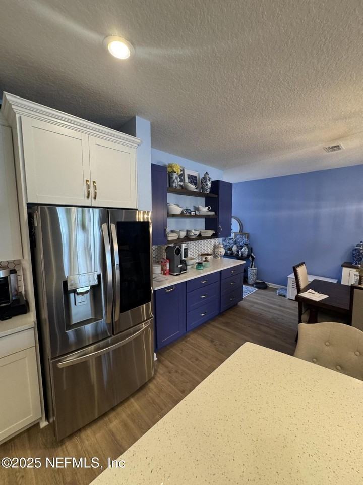 554 Pine Bluff Dr - Photo 3 of 36