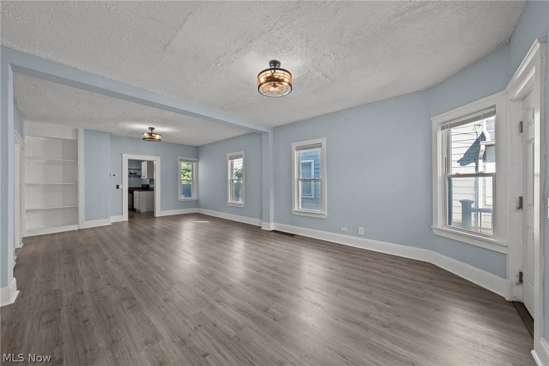 1424 Starkweather Ave - Photo 4 of 17