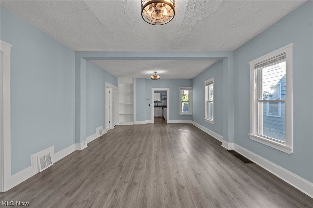 1424 Starkweather Ave - Photo 5 of 17