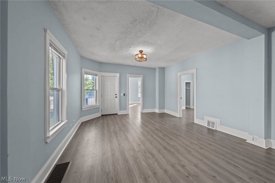 1424 Starkweather Ave - Photo 6 of 17
