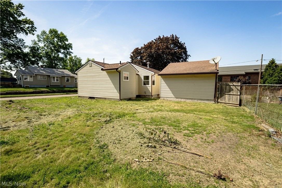 943 Erskine Ave - Photo 4 of 31