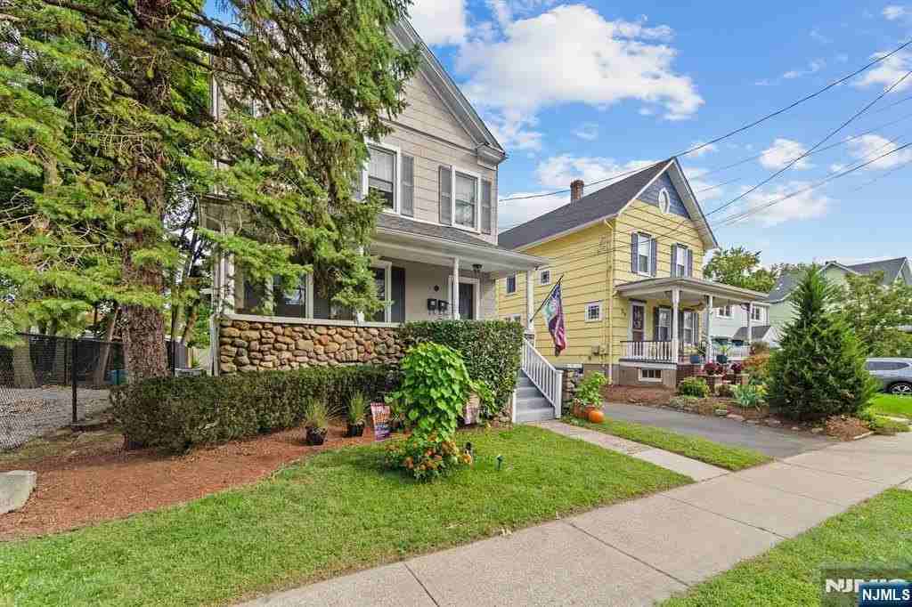 31 Wanamaker Ave #1 - Photo 4 of 44