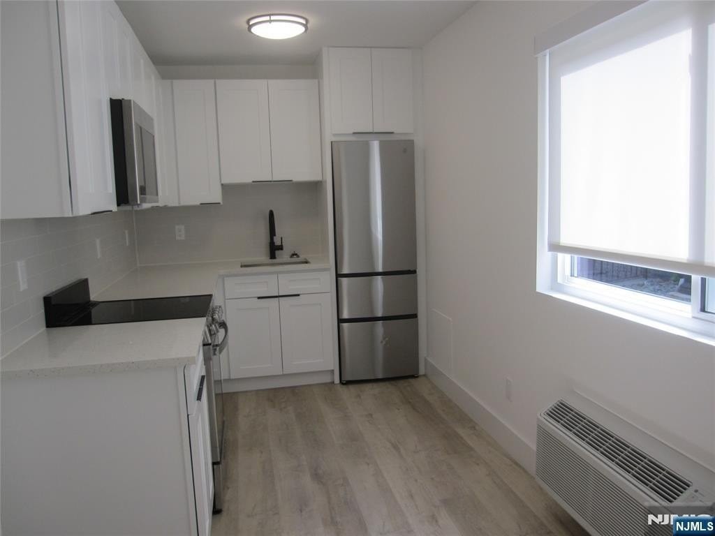 119 1st St #2A - Photo 3 of 8