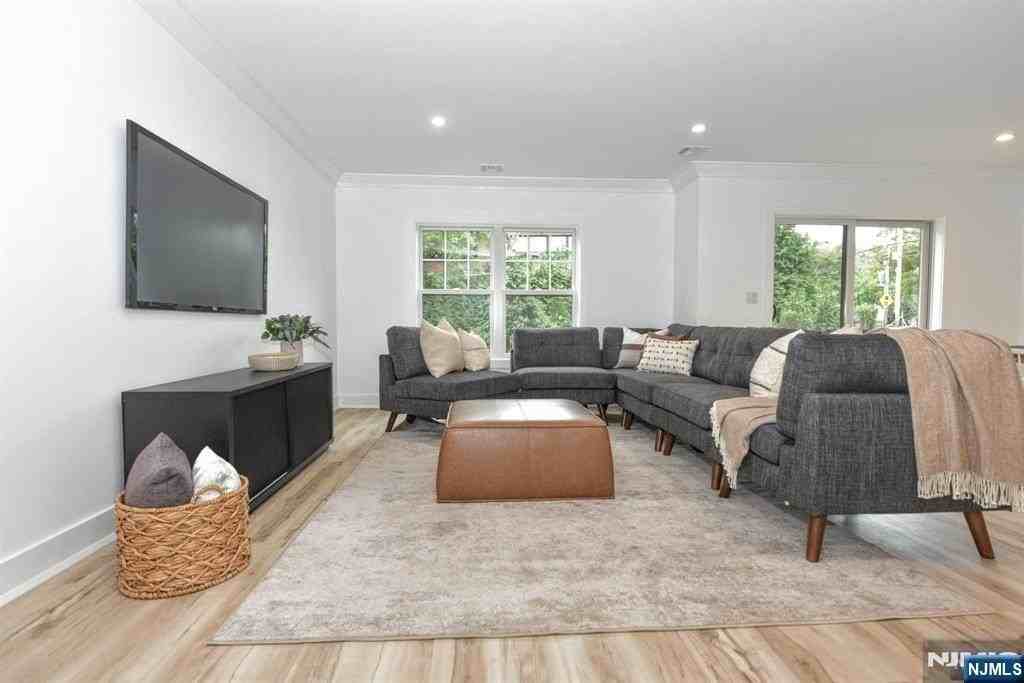 120 Collignon Way #120 - Photo 5 of 37