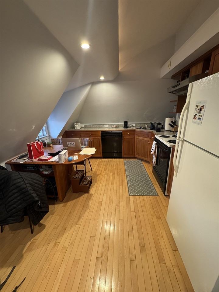 338 Middle St - Photo 3 of 11
