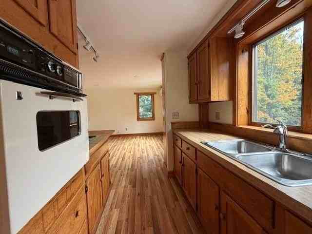 81 Fairview Ave - Photo 7 of 28