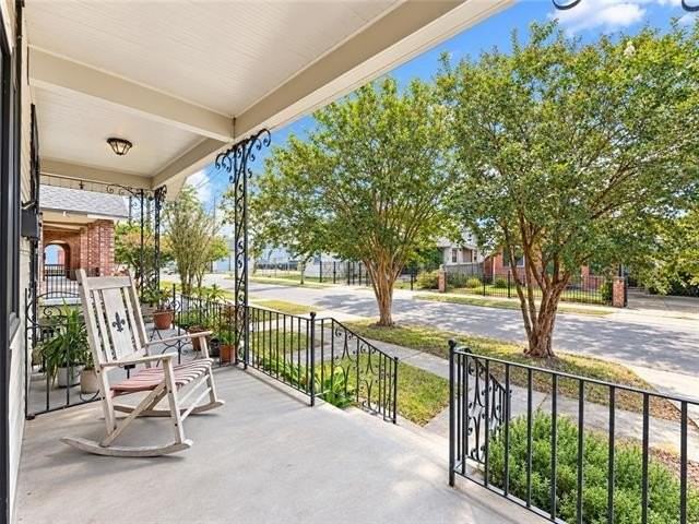 2926 Cambronne St - Photo 3 of 20