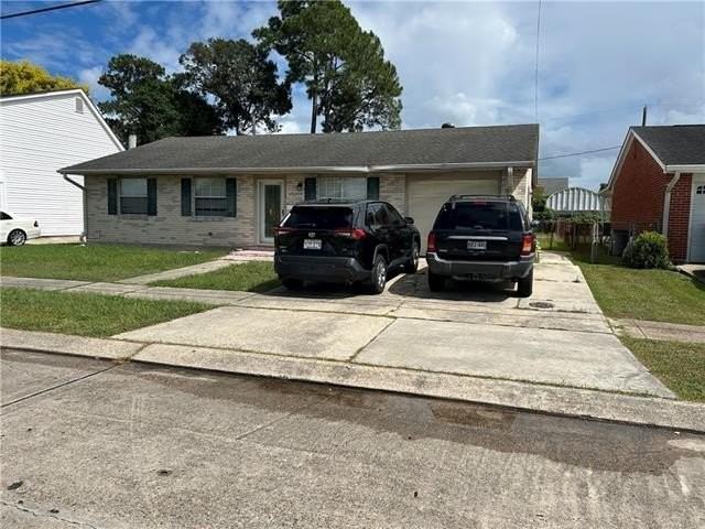 725 Oakwood Dr - Photo 2 of 29