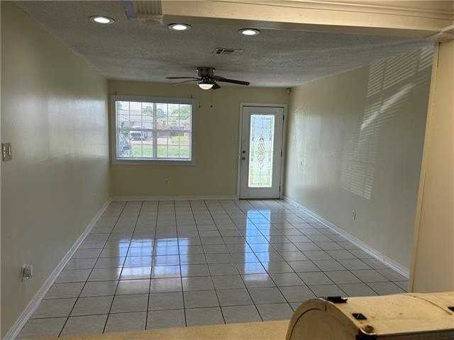 725 Oakwood Dr - Photo 3 of 29
