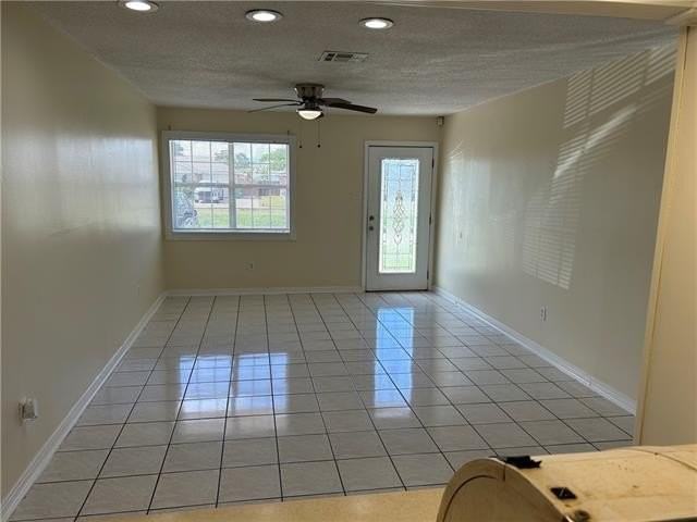 725 Oakwood Dr - Photo 4 of 29