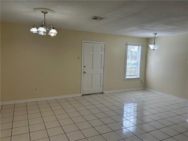 725 Oakwood Dr - Photo 5 of 29
