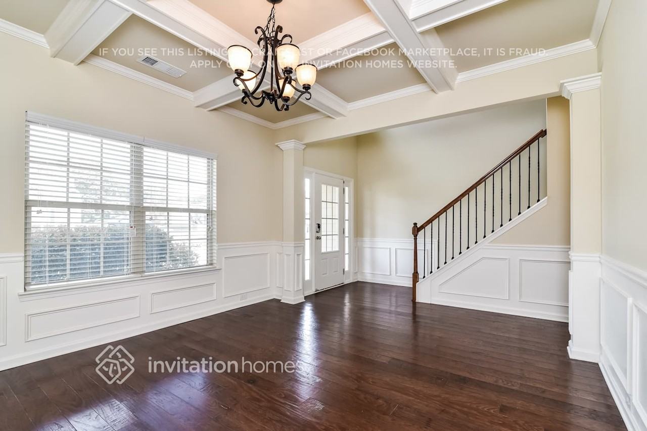 5015 Carriage Bridge Ln - Photo 2 of 19