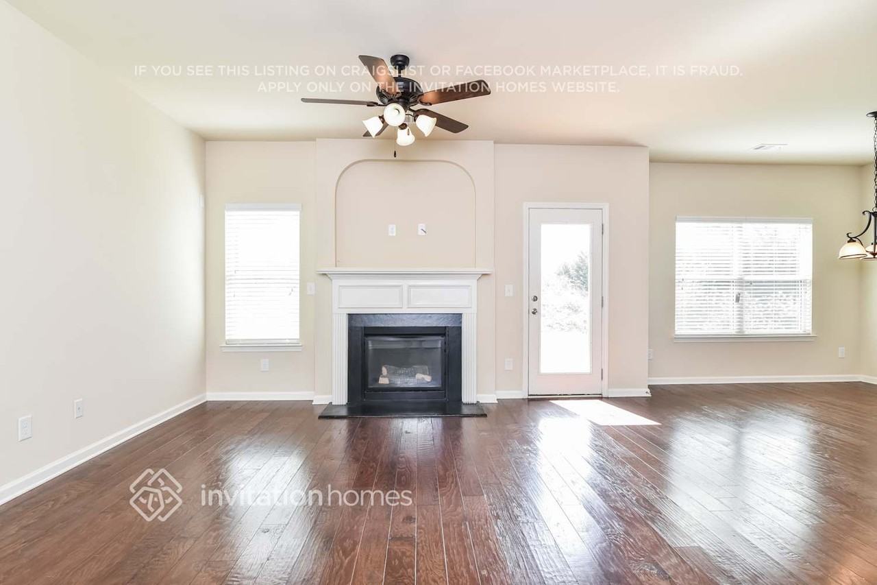 5015 Carriage Bridge Ln - Photo 5 of 19