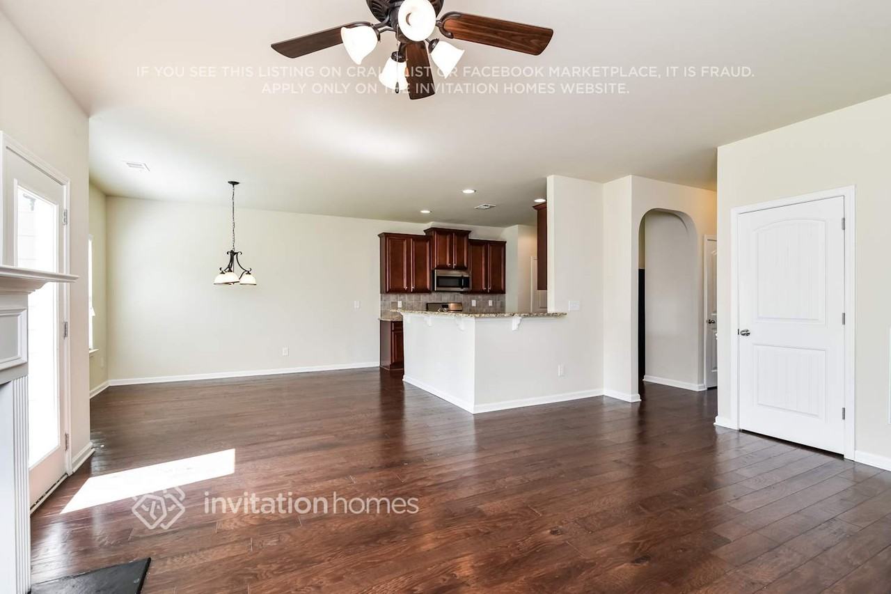 5015 Carriage Bridge Ln - Photo 6 of 19