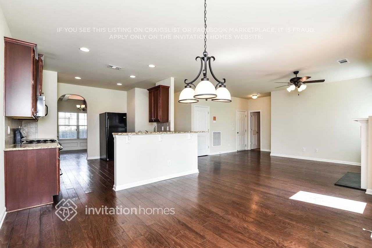 5015 Carriage Bridge Ln - Photo 7 of 19
