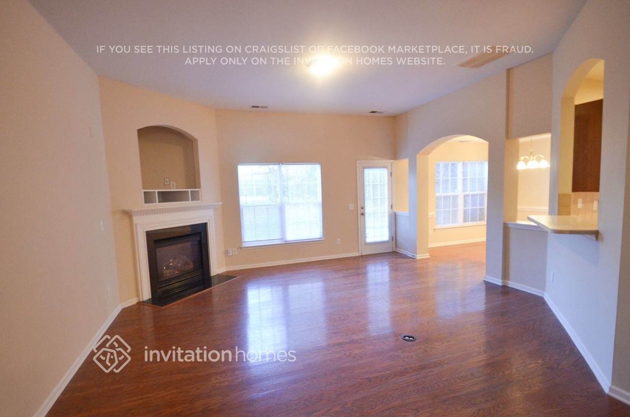 4302 Clymer Ct - Photo 2 of 7