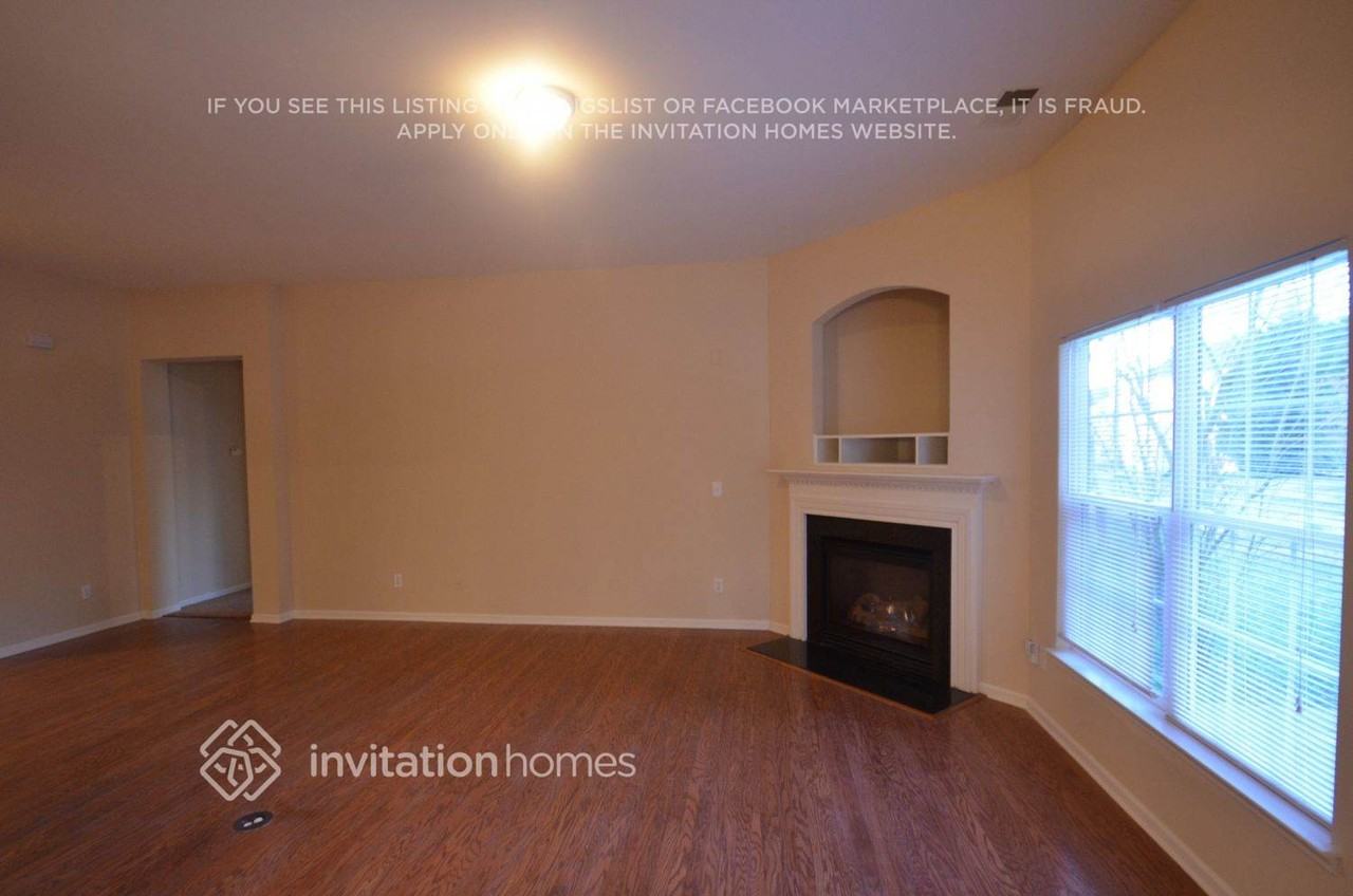 4302 Clymer Ct - Photo 3 of 7