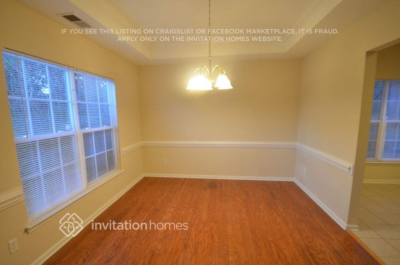 4302 Clymer Ct - Photo 4 of 7
