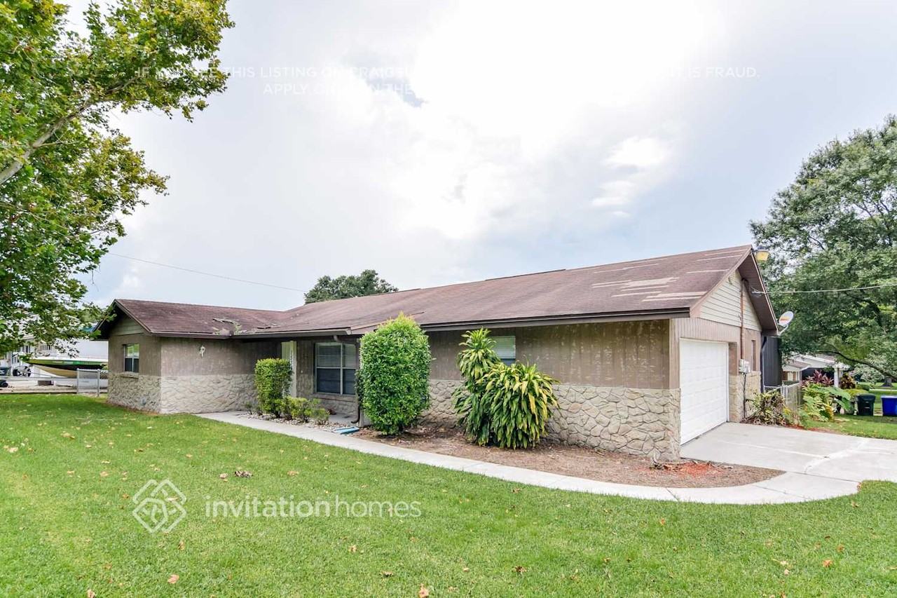 1536 Hallam Ct N - Photo 2 of 7
