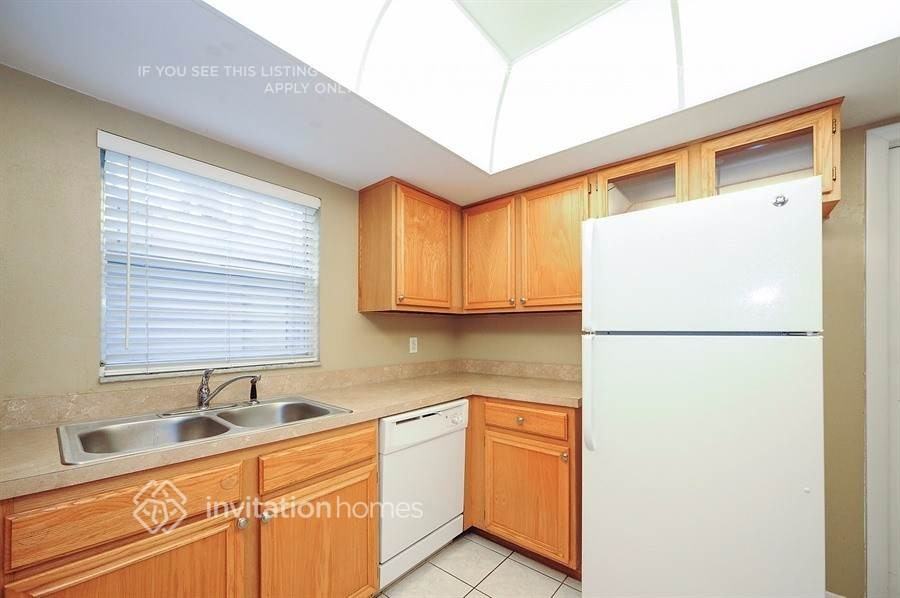 14727 Daybreak Dr - Photo 4 of 19