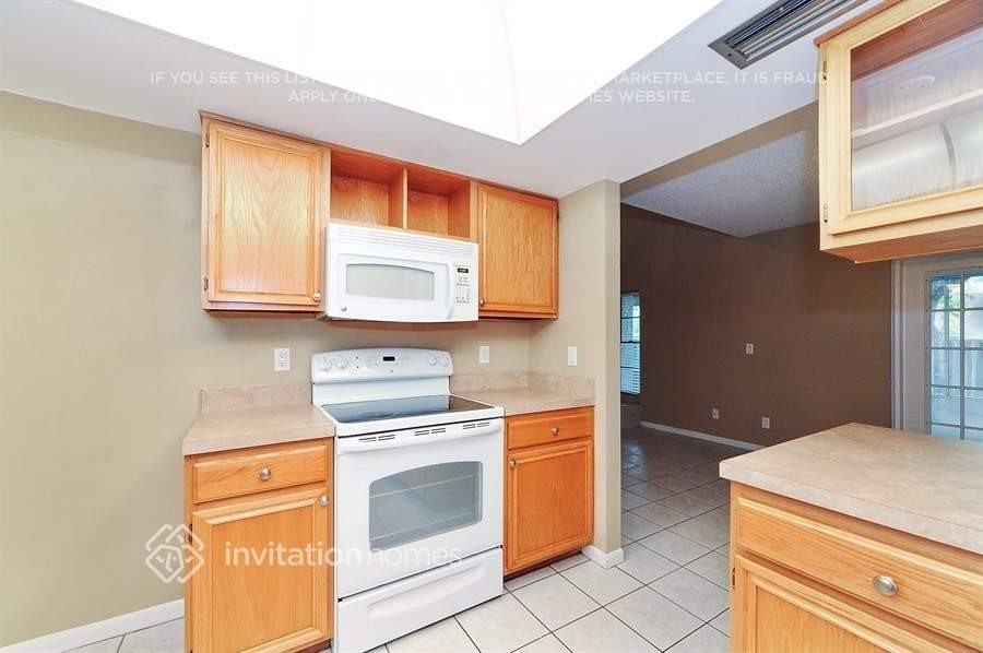 14727 Daybreak Dr - Photo 6 of 19