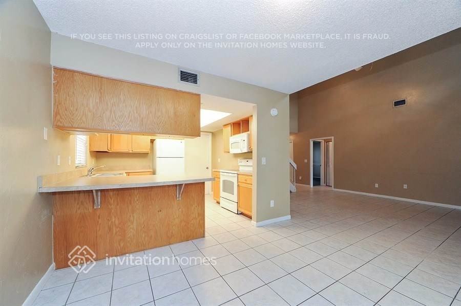 14727 Daybreak Dr - Photo 7 of 19