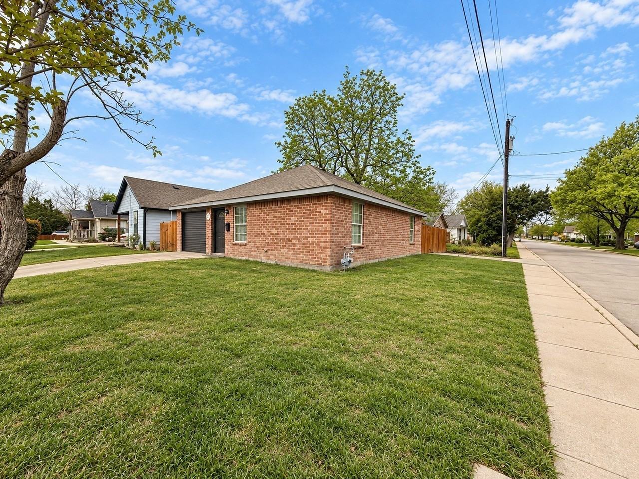 1102 Hamilton St - Photo 3 of 17