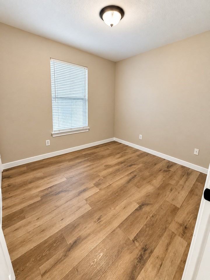 1102 Hamilton St - Photo 5 of 17