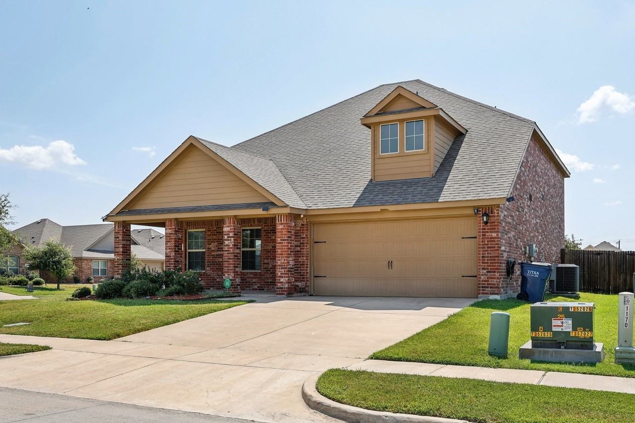 1180 Wentworth Way - Photo 2 of 34