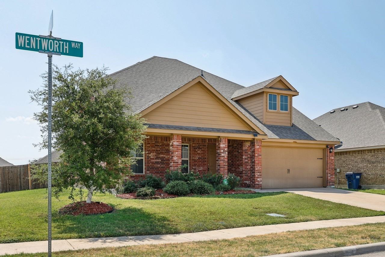 1180 Wentworth Way - Photo 3 of 34