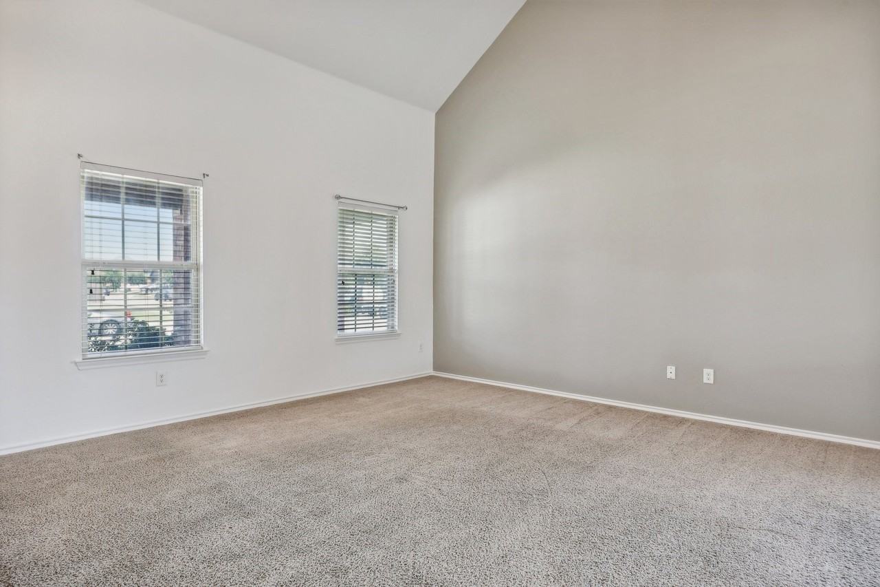 1180 Wentworth Way - Photo 6 of 34