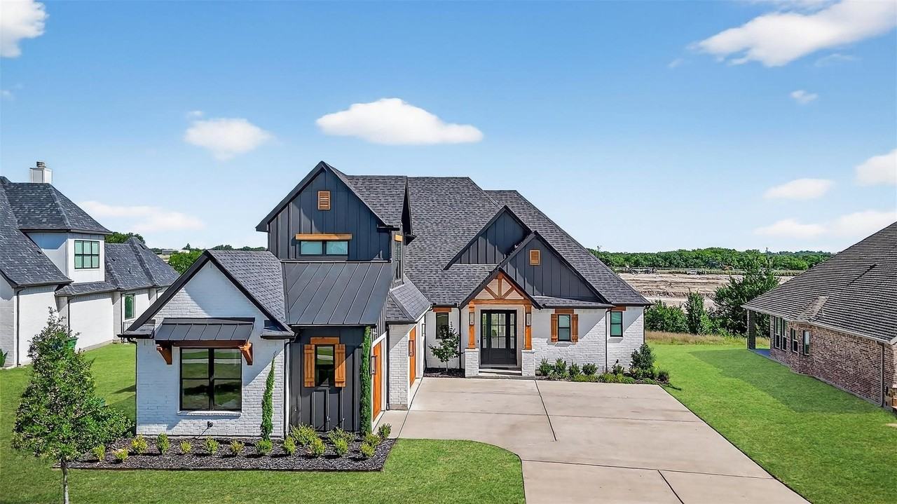 2028 Fox Bend Trce - Photo 2 of 36