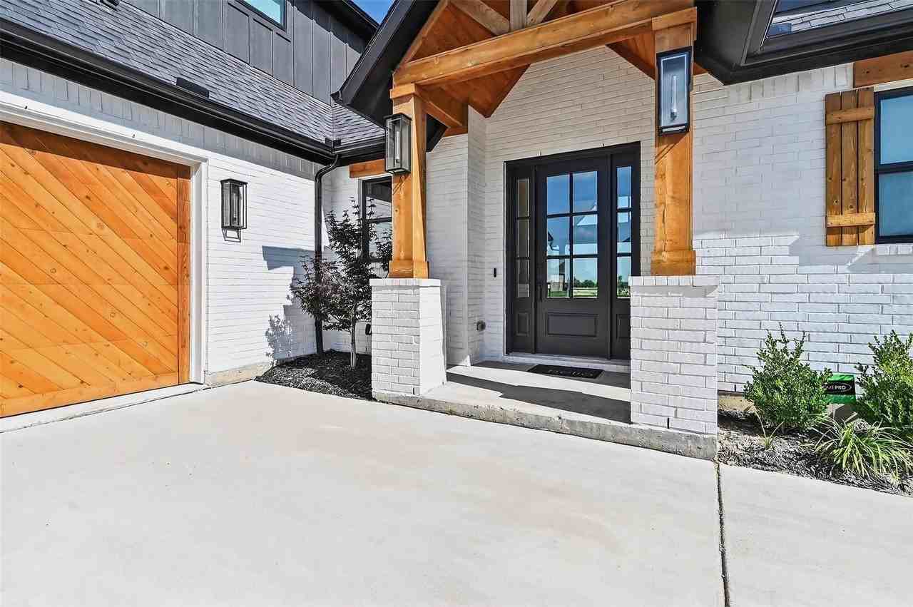 2028 Fox Bend Trce - Photo 3 of 36