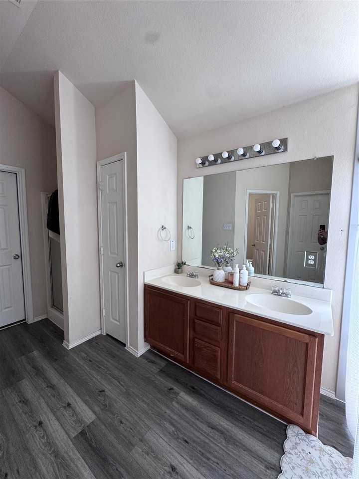 6812 Wilhelmina Dr - Photo 4 of 9