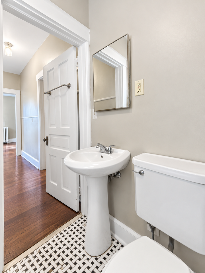 Charming Fourplex in a Prime St. Paul Location Near St. Thomas - Photo 3 of 12