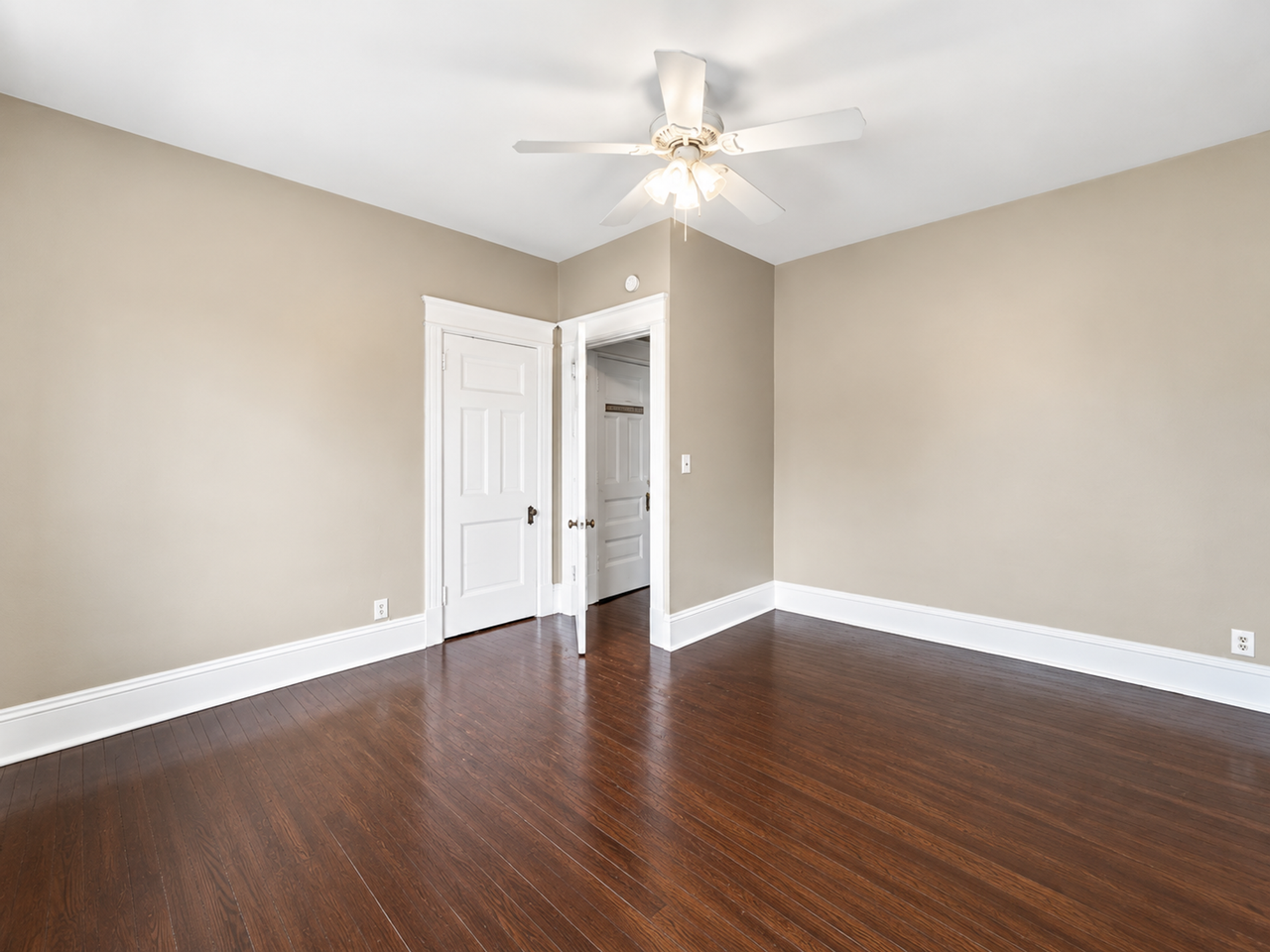 Charming Fourplex in a Prime St. Paul Location Near St. Thomas - Photo 5 of 12