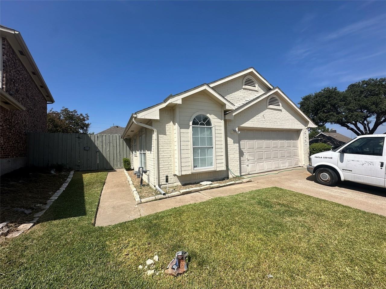 5141 Hearthcrest Dr - Photo 2 of 16