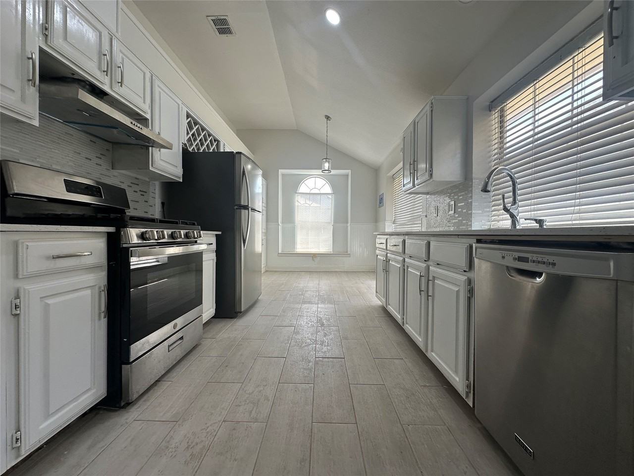 5141 Hearthcrest Dr - Photo 3 of 16