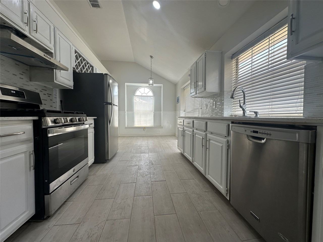5141 Hearthcrest Dr - Photo 5 of 16
