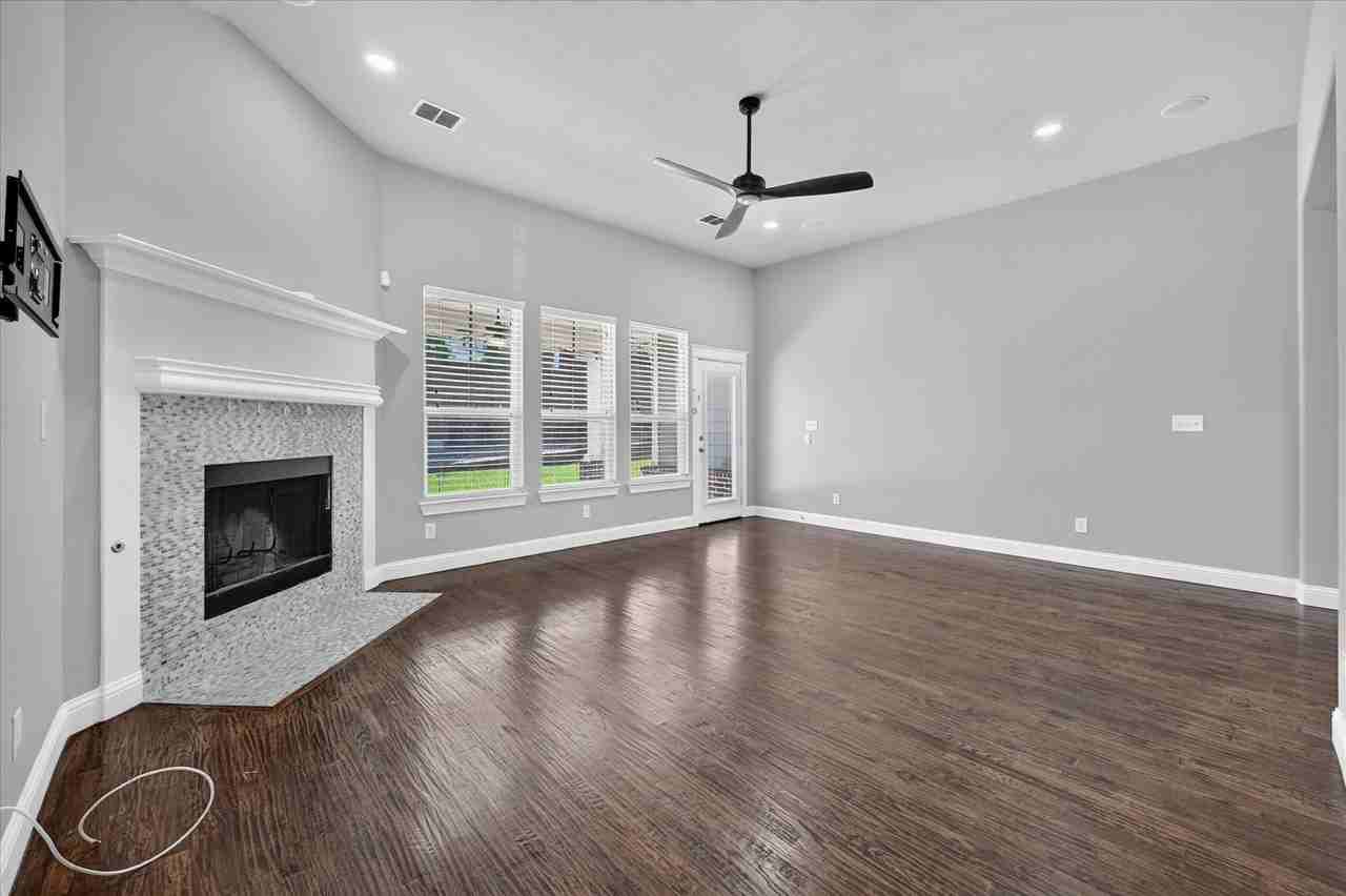 940 Crimson Rd - Photo 4 of 40