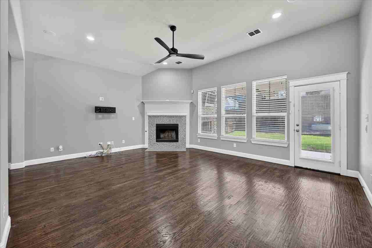 940 Crimson Rd - Photo 7 of 40