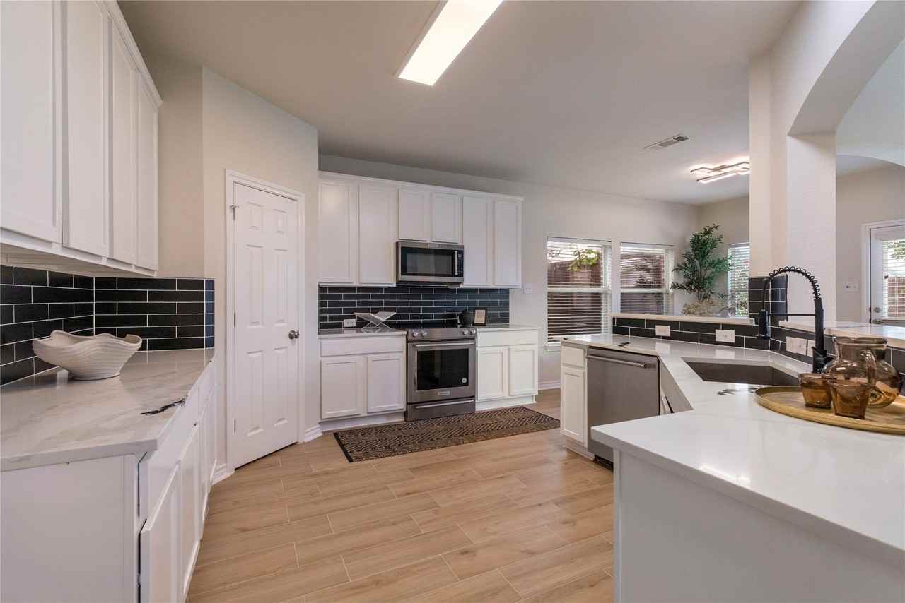 4617 Dwarf Nettle Dr - Photo 5 of 39