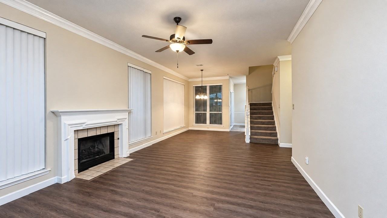 628 Raintree Cir - Photo 3 of 30