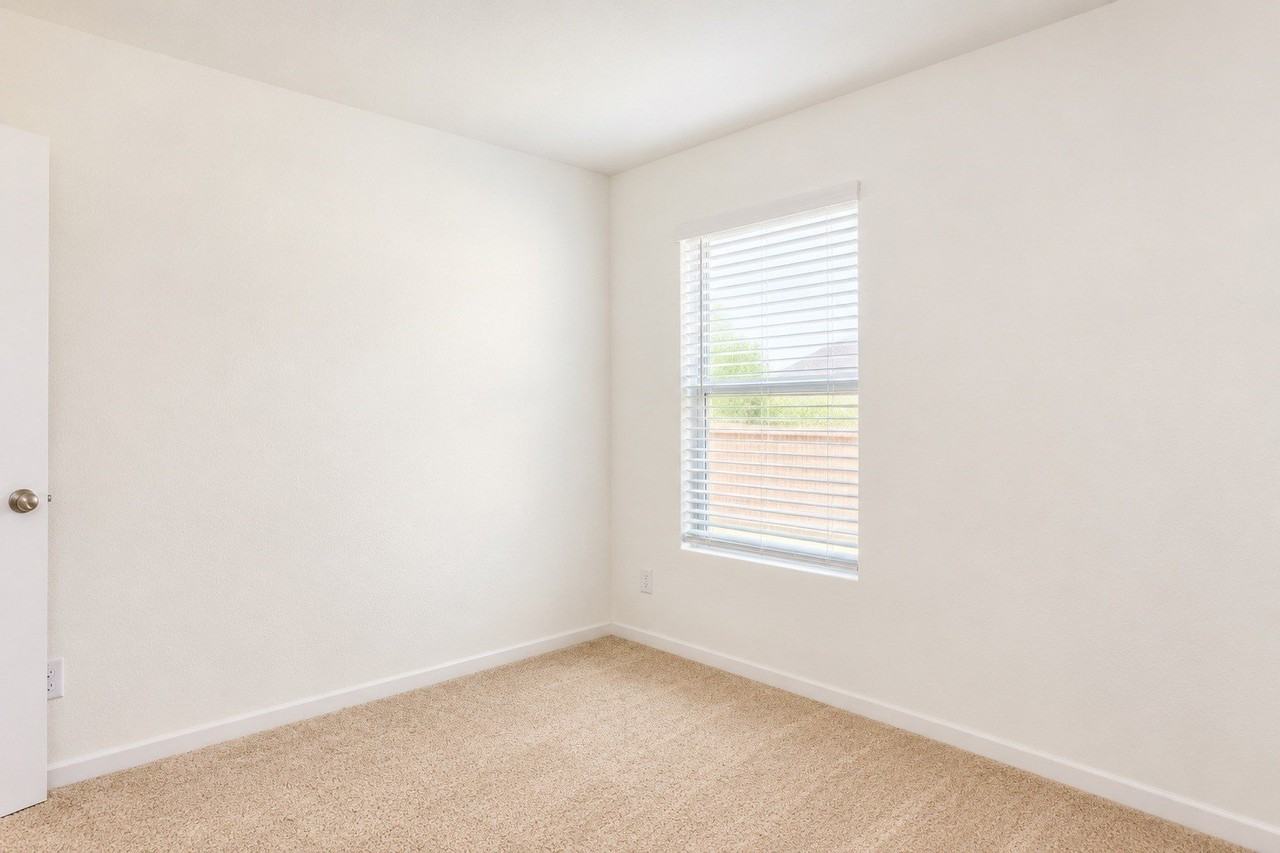 608 Finch Cir - Photo 4 of 9