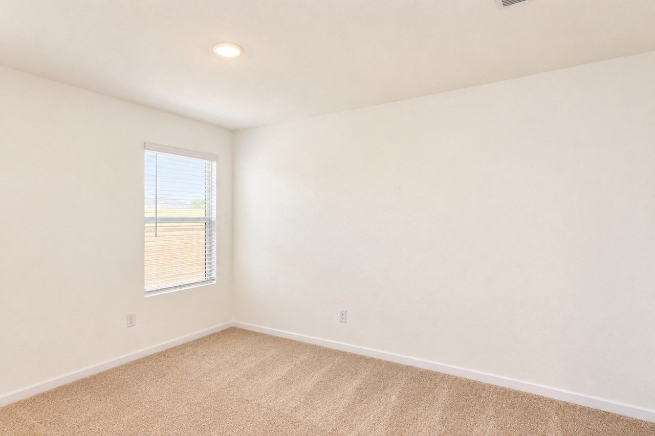 608 Finch Cir - Photo 5 of 9