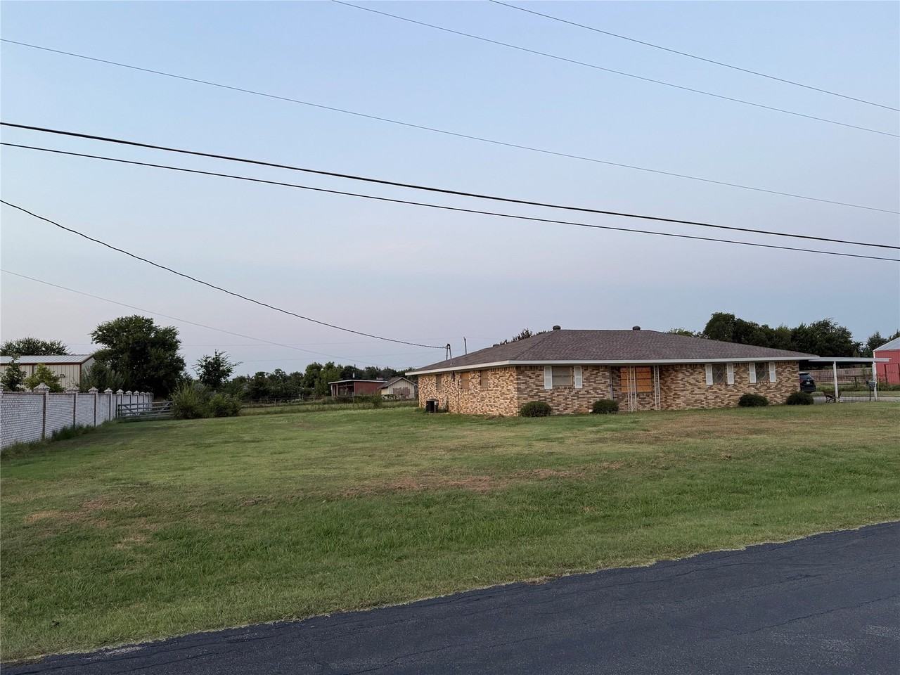 1729 Vicky Ln - Photo 2 of 23
